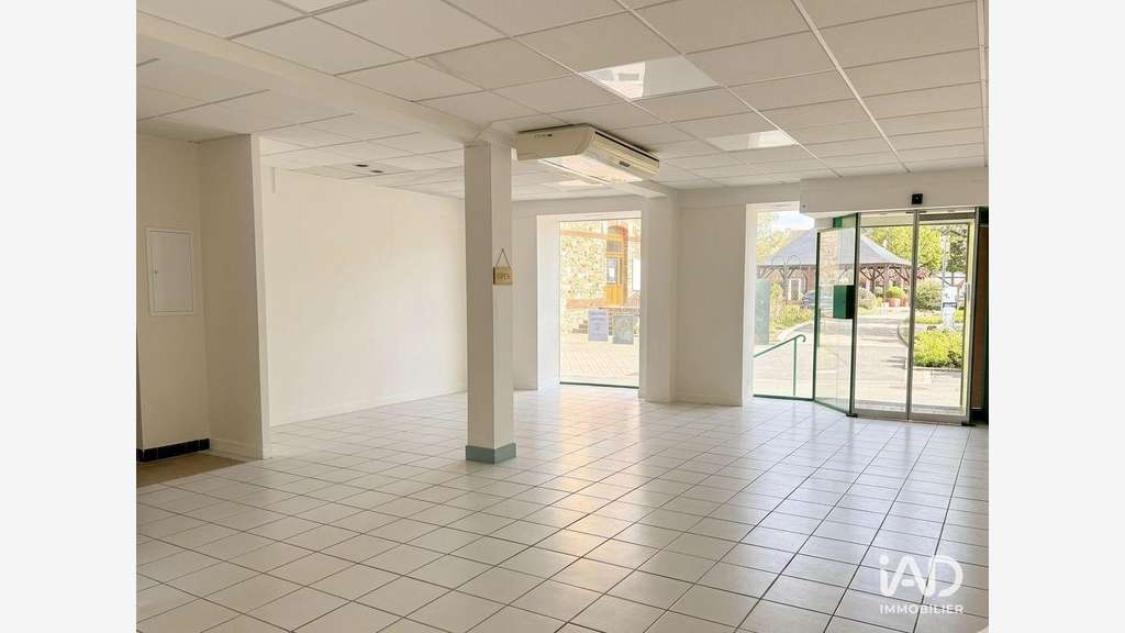 Vente murs commerciaux à Nozay