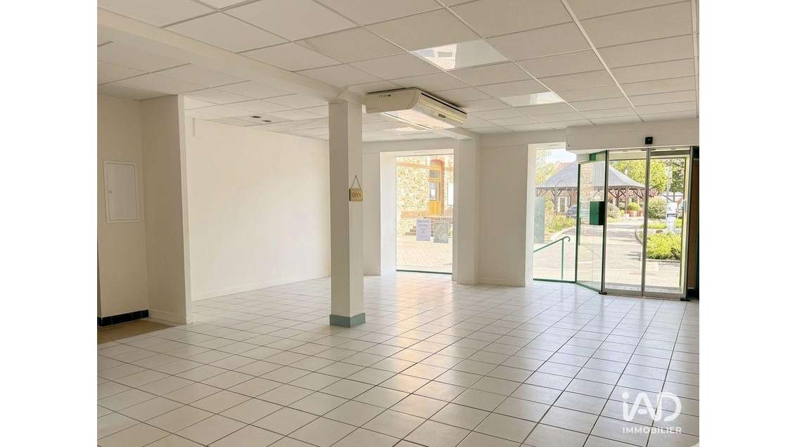 Vente murs commerciaux à Nozay