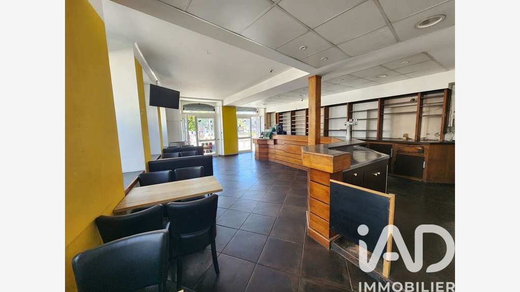 Vente local commercial 70m² à Oloron-Sainte-Marie