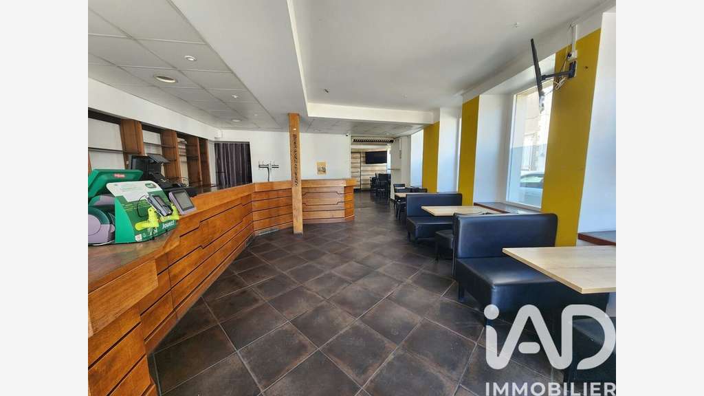 Vente local commercial 70m² à Oloron-Sainte-Marie