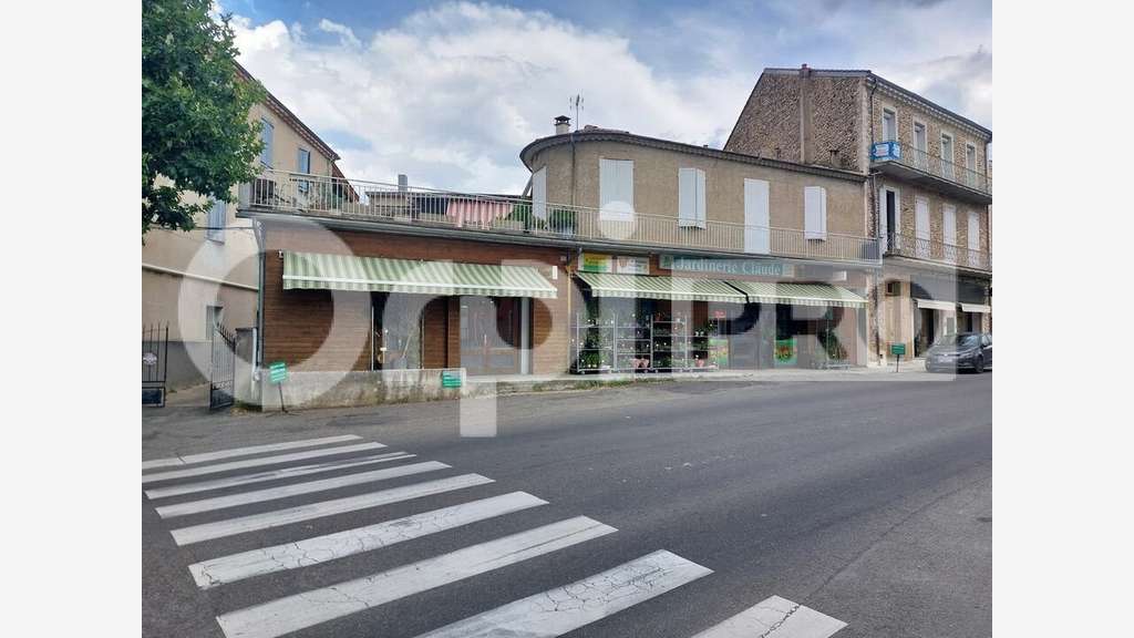 Vente murs commerciaux de 465m² empl N°1 à Oraison