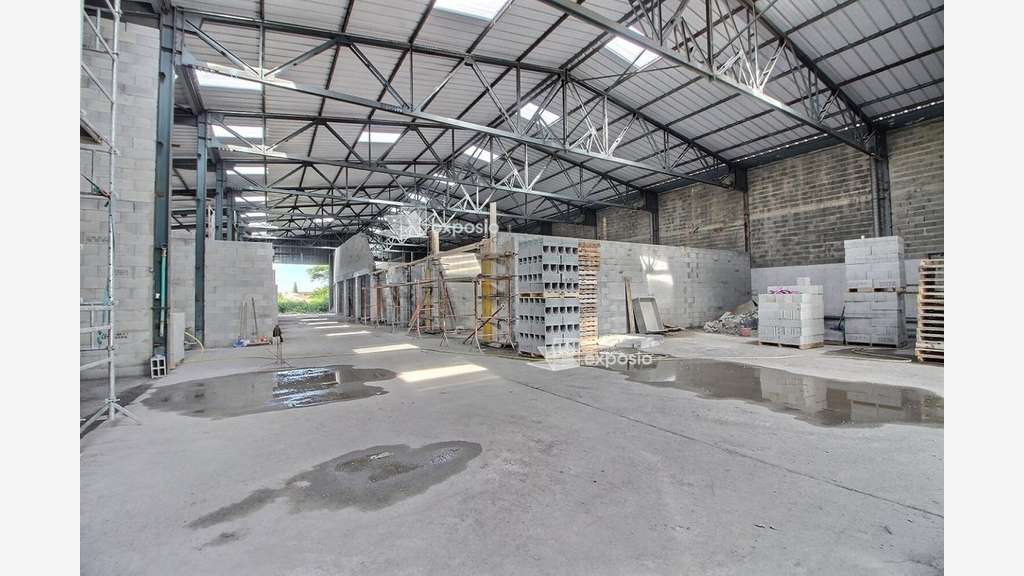 Vente murs commerciaux 69m² emp strat. Orange