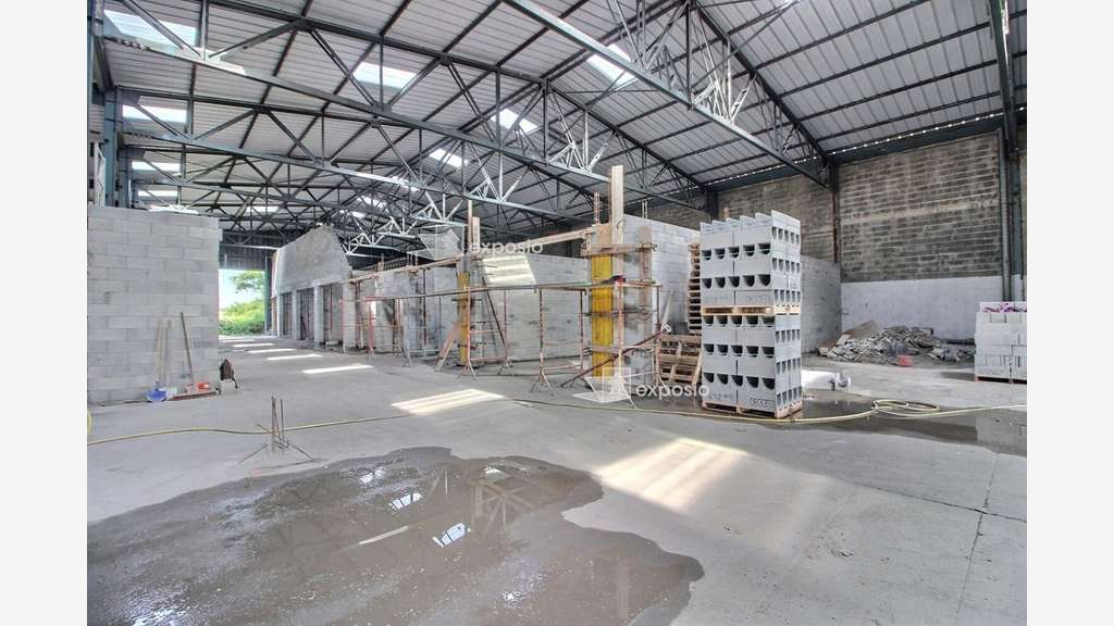 Vente murs commerciaux 69m² emp strat. Orange