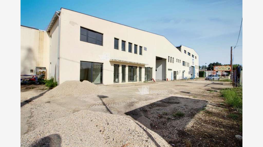 Vente murs commerciaux 69m² emp strat. Orange