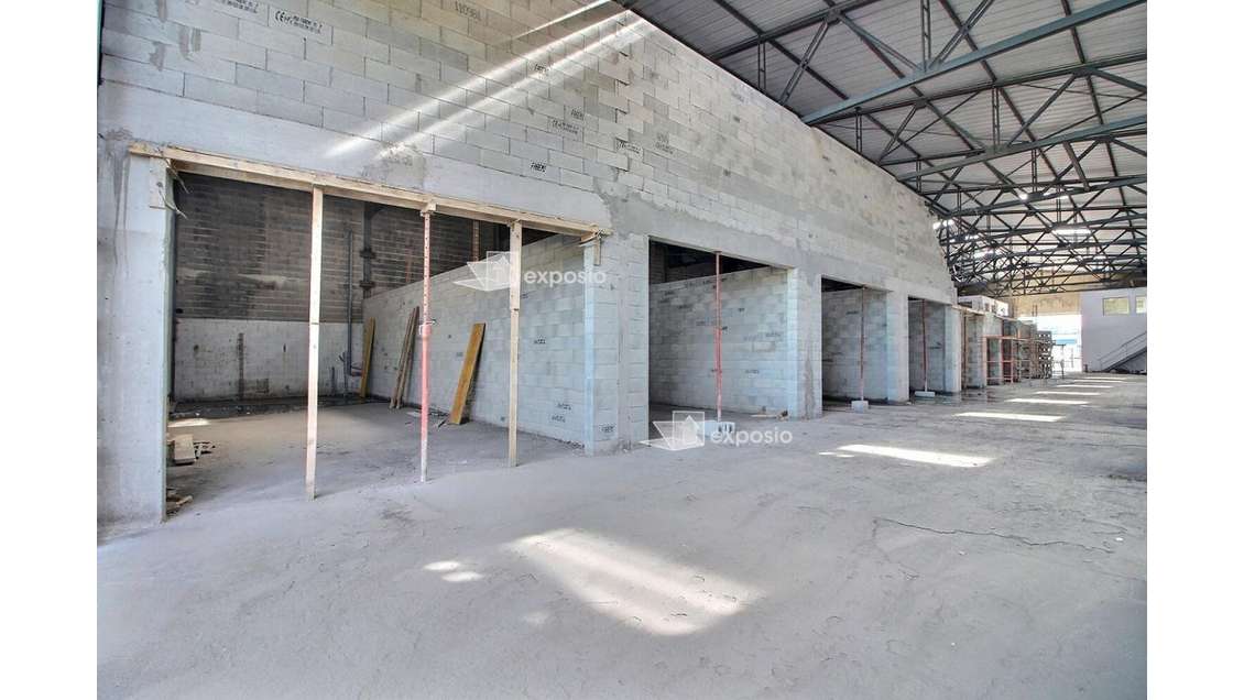 Vente murs commerciaux 69m² emp strat. Orange