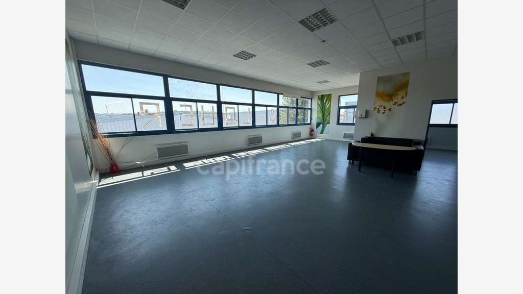 Vente murs commerciaux d'exception 310m² à Orgeval