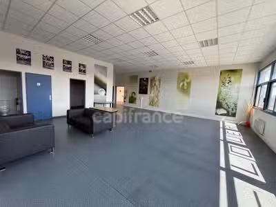 Vente murs commerciaux d'exception 310m² à Orgeval
