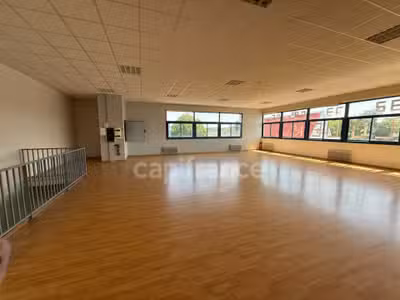 Vente murs commerciaux d'exception 310m² à Orgeval