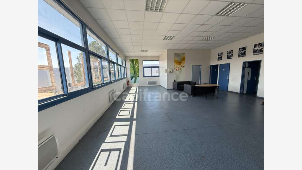 Vente murs commerciaux d'exception 310m² à Orgeval