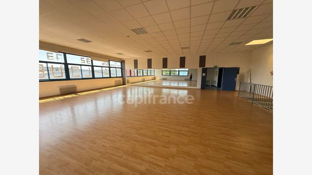 Vente murs commerciaux d'exception 310m² à Orgeval
