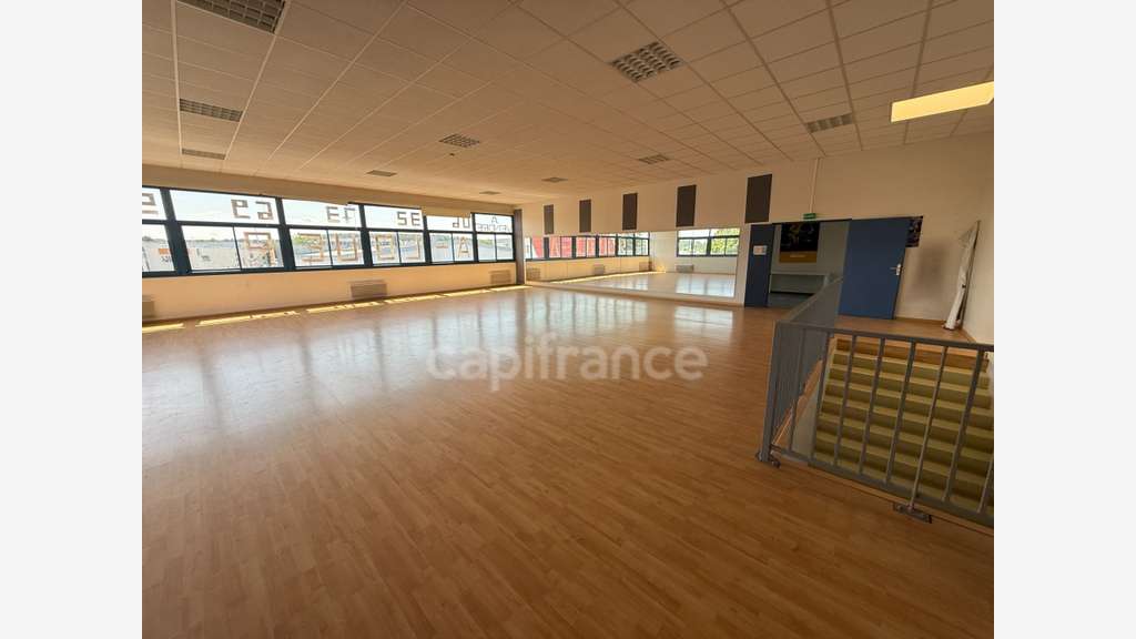 Vente murs commerciaux d'exception 310m² à Orgeval