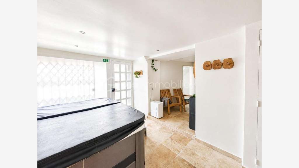LOCAL COMMERCIAL - 25 m² - ORRY-LA-VILLE