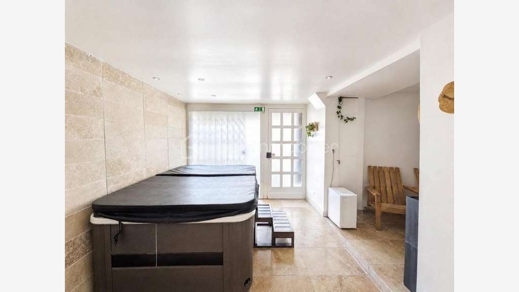 LOCAL COMMERCIAL - 25 m² - ORRY-LA-VILLE
