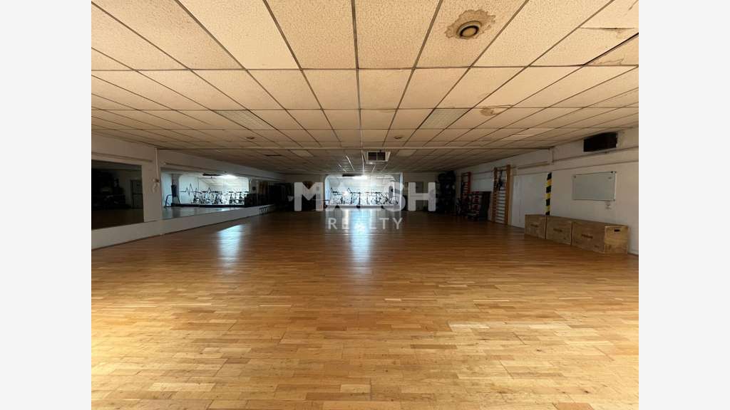 Local commercial 754m² à vendre à Oullins  