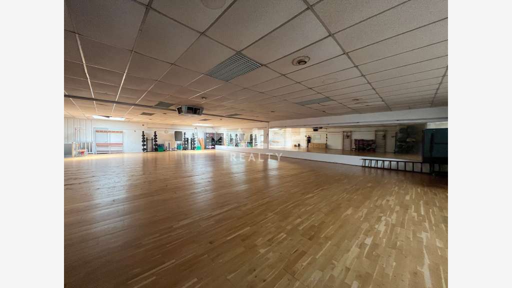 Local commercial 754m² à vendre à Oullins  