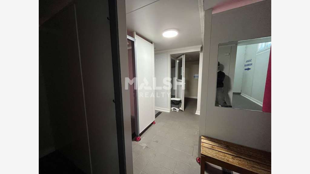 Local commercial 754m² à vendre à Oullins  