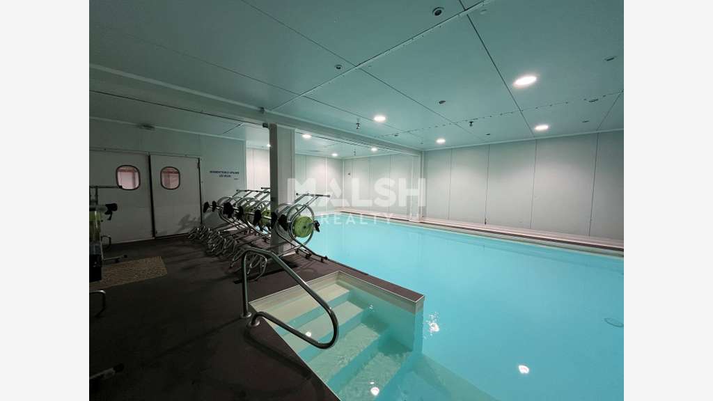 Local commercial 754m² à vendre à Oullins  