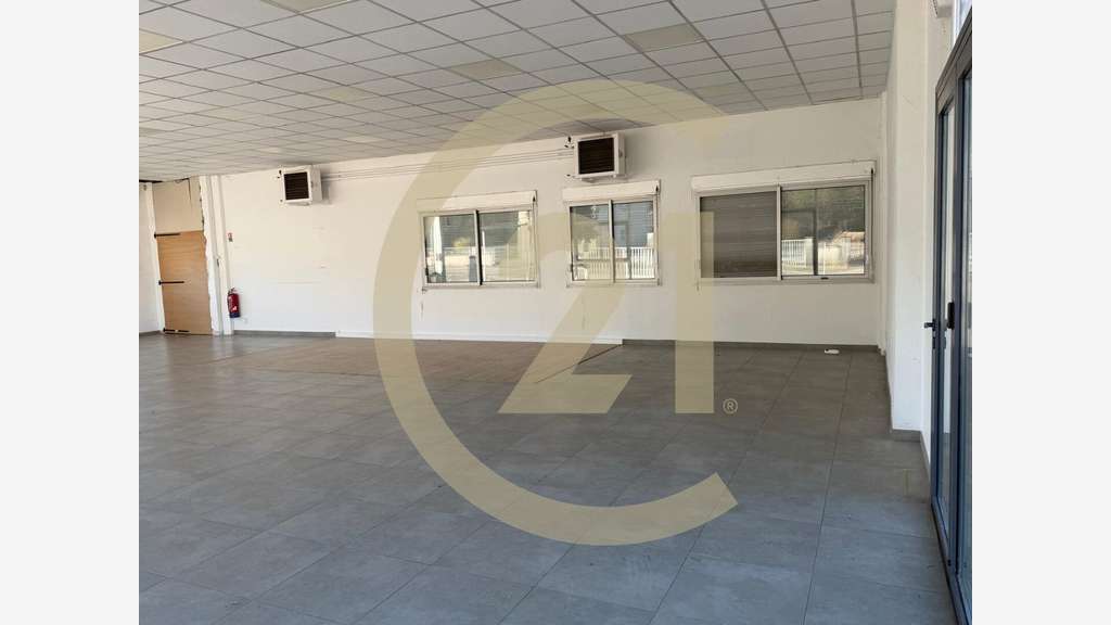 Vente local commercial de 380m² à Oyonnax