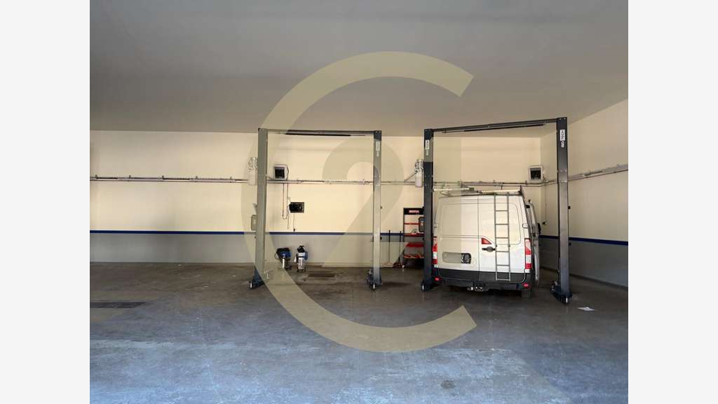Vente local commercial de 380m² à Oyonnax