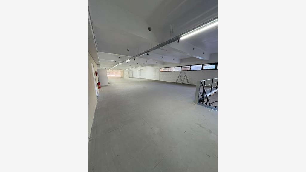 A vendre local commercial 1833m² à Pantin