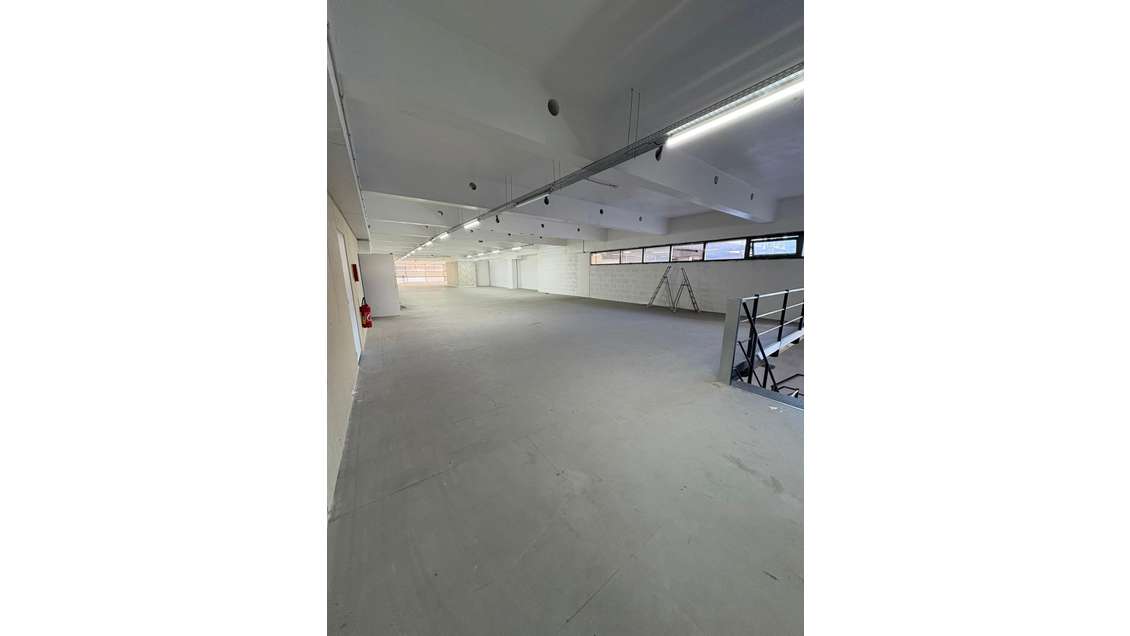 A vendre local commercial 1833m² à Pantin
