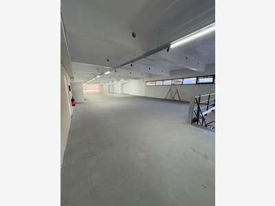 A vendre local commercial 1833m² à Pantin