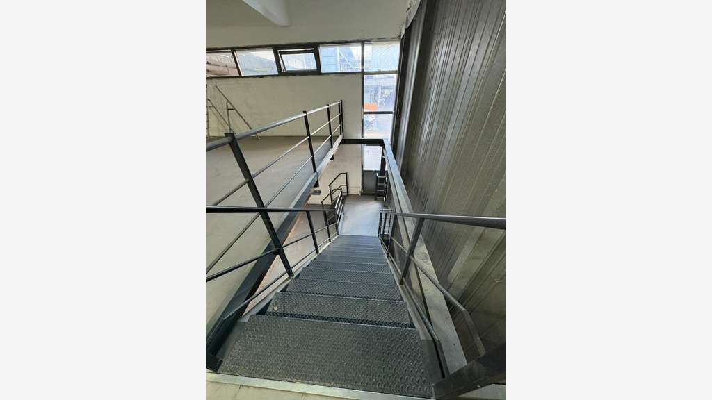A vendre local commercial 1833m² à Pantin