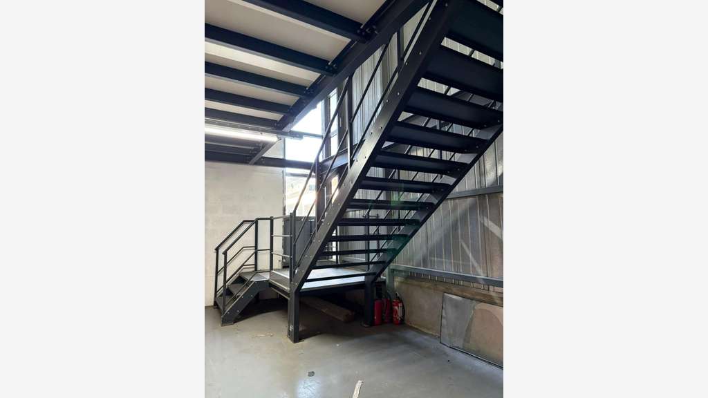 A vendre local commercial 1833m² à Pantin