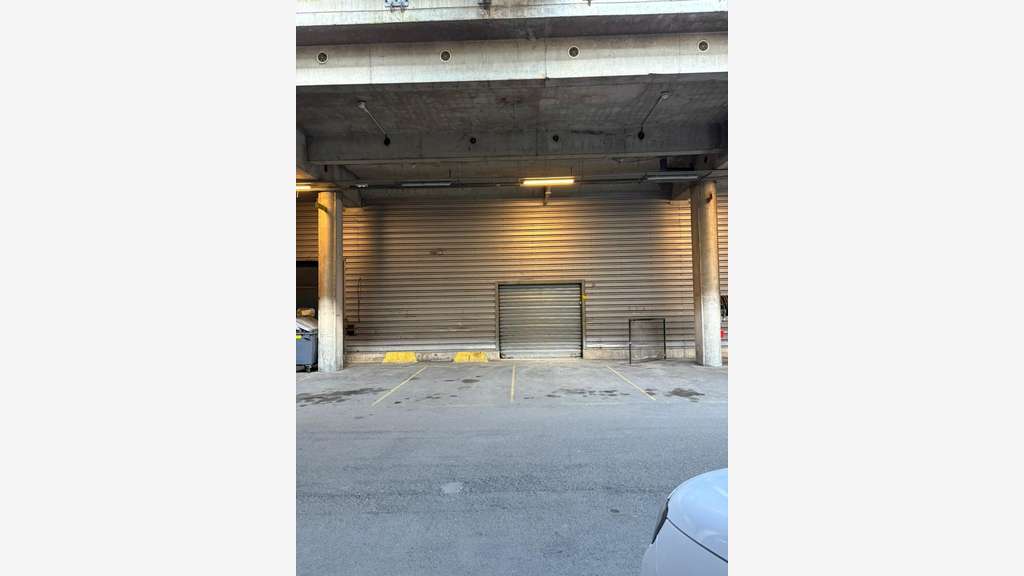 A vendre local commercial 1833m² à Pantin