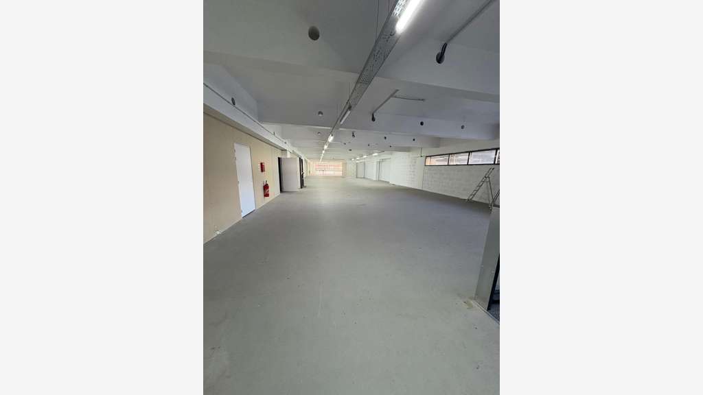 A vendre local commercial 1833m² à Pantin