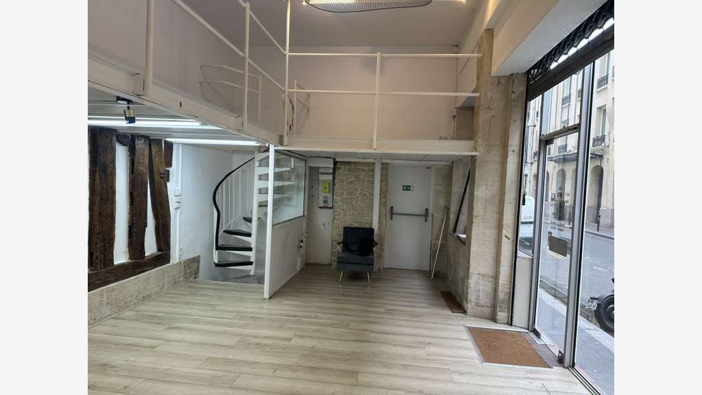 A vendre local transformable bien placé Paris 10e