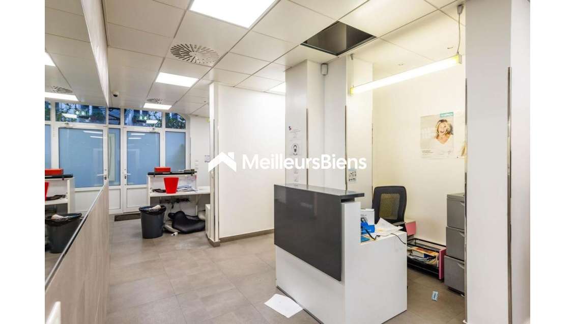 Vente local 250m² angle stratégique Paris 10ème