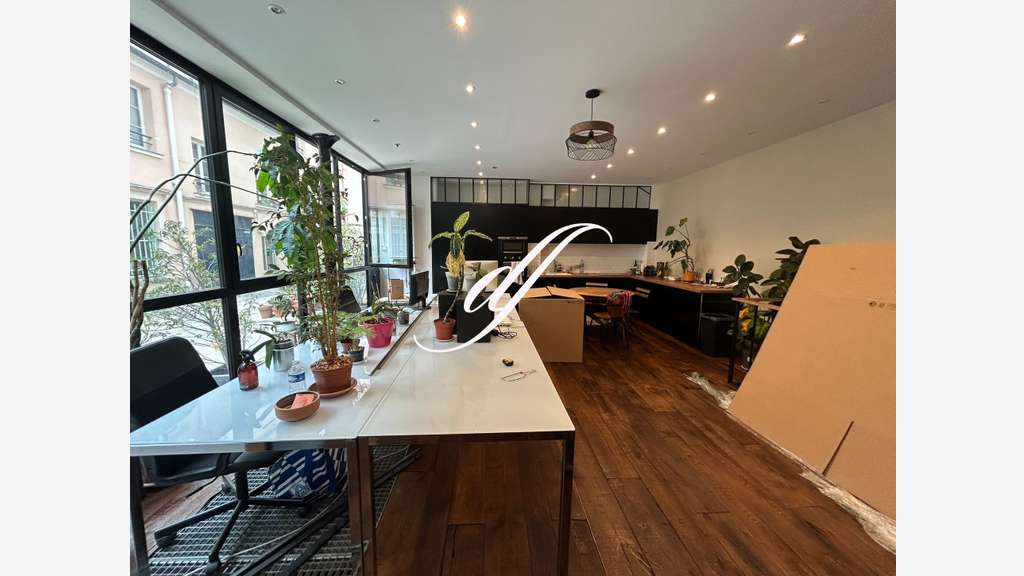 Vente local commercial 82m² excellent état à Paris