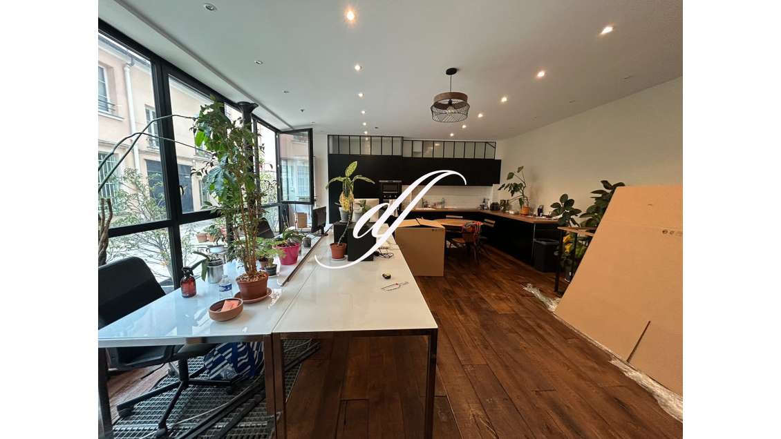 Vente local commercial 82m² excellent état à Paris