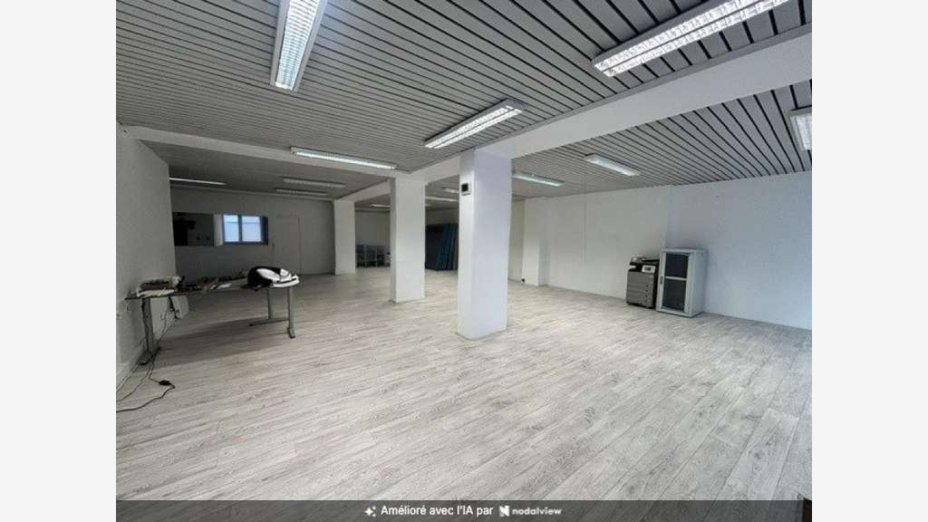 Vente local commercial 192m² + 7 parkings à Paris 