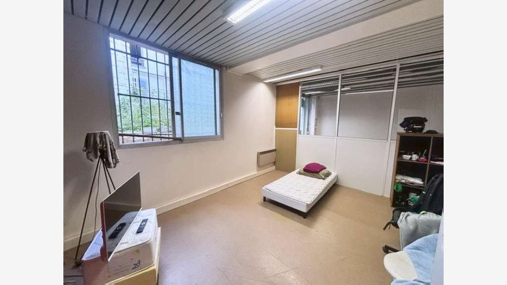 Vente local commercial 192m² + 7 parkings à Paris 