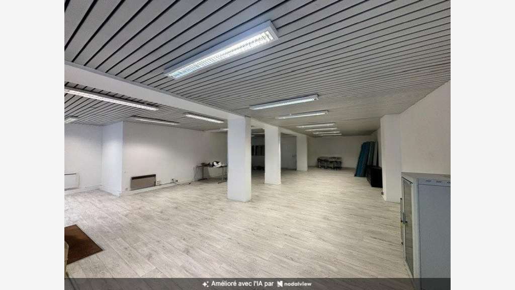 Vente local commercial 192m² + 7 parkings à Paris 