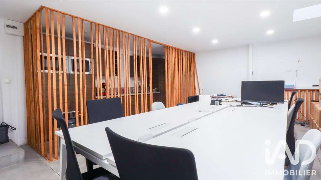 AV bureaux de 238m² lumineux en RDC à Paris 75015