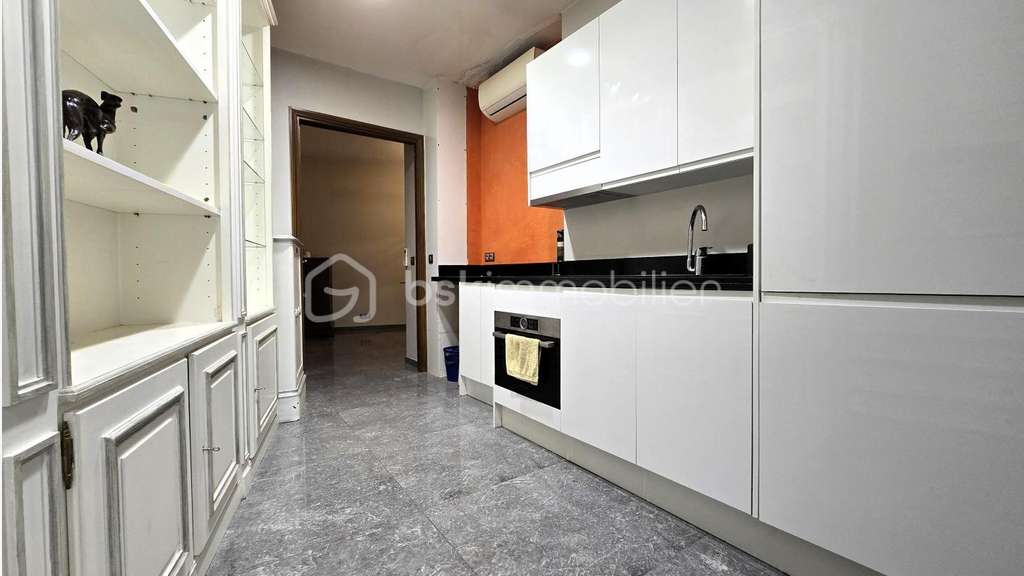 Vente murs commerciaux libres Paris 16e Exelmans