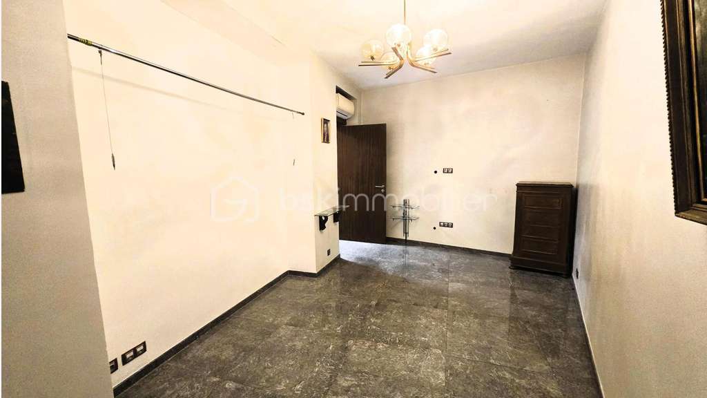 Vente murs commerciaux libres Paris 16e Exelmans