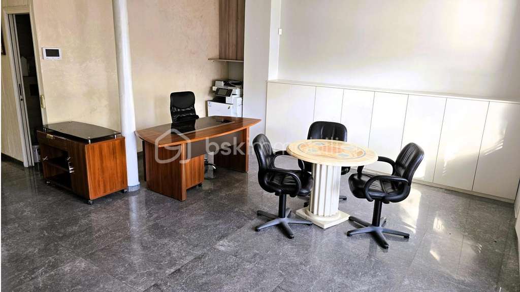 Vente murs commerciaux libres Paris 16e Exelmans