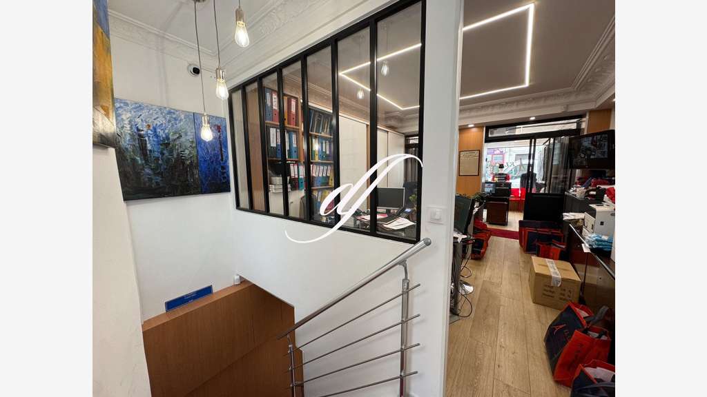 Vente murs occupés spécial investisseur Paris 18e
