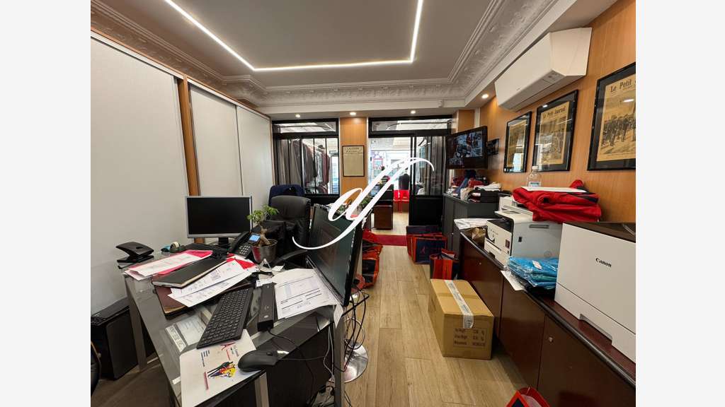 Vente murs occupés spécial investisseur Paris 18e