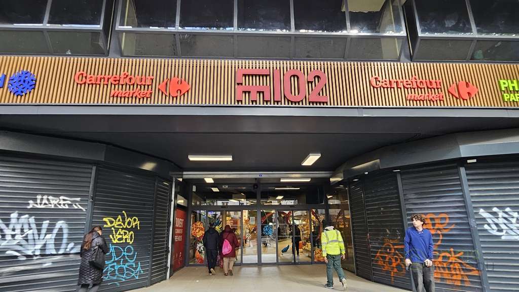 Vente murs 31m²  quartier commerçant Paris 18e