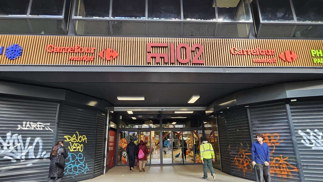 Vente murs 31m² quartier commerçant Paris 18e