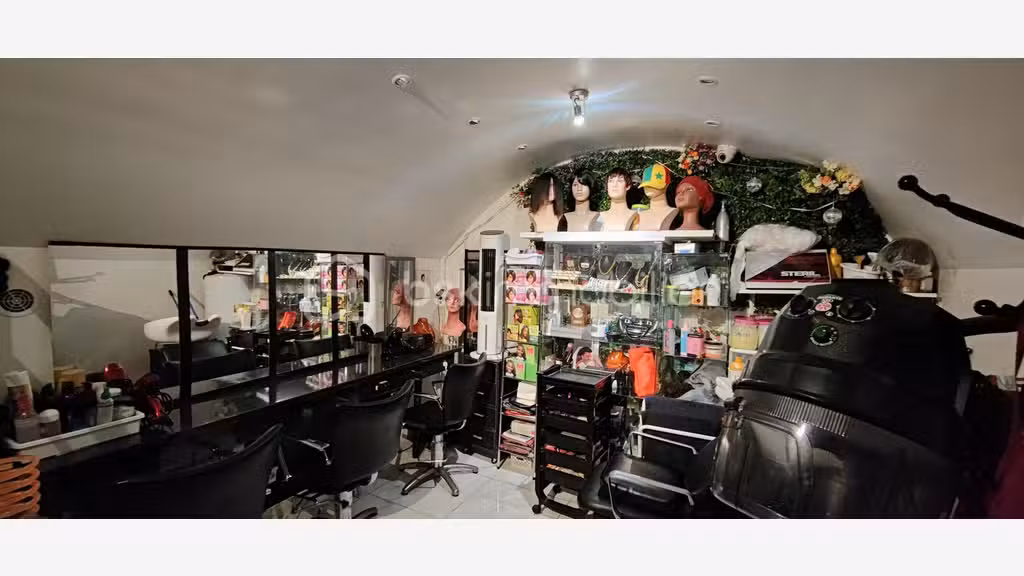 Vente murs commerciaux libres 34m² à Paris 75018