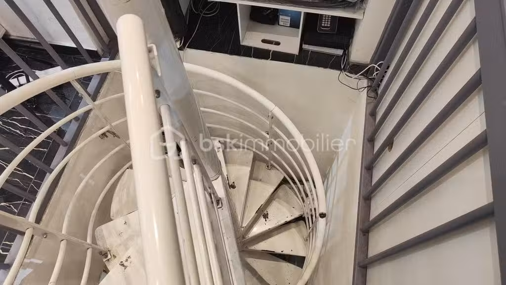 Vente murs commerciaux libres 34m² à Paris 75018