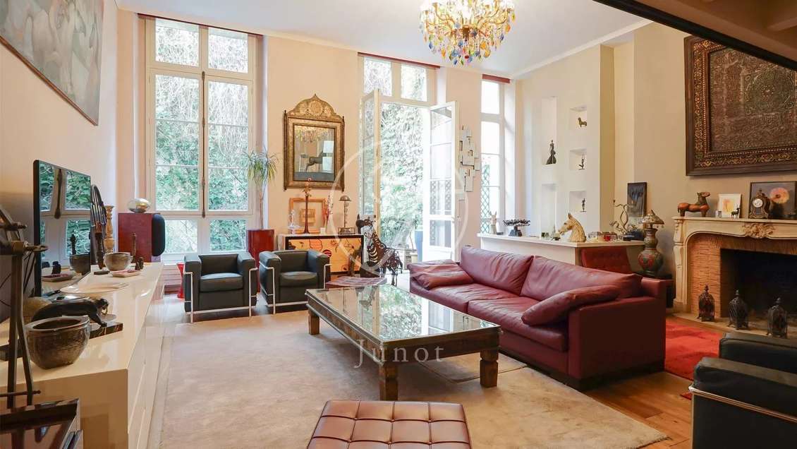 Local 154m² à vendre à Paris 3e Enfants Rouges 