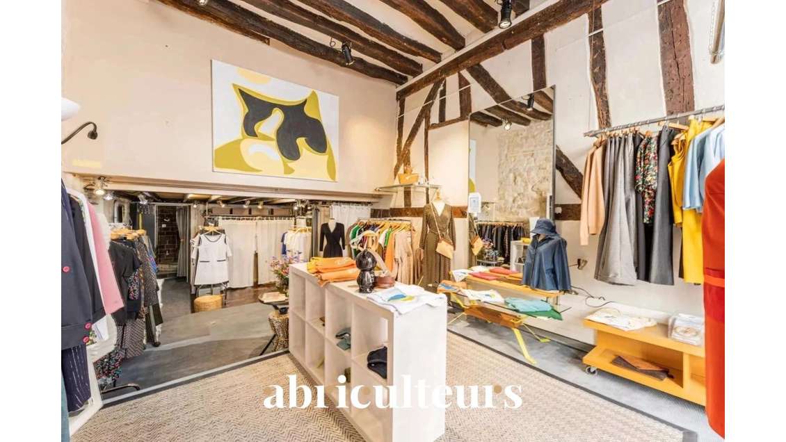 Local de caractère avec mezzanine à Paris 5e