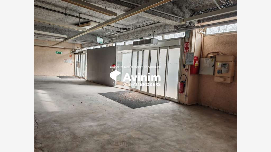 Vente local 814m² pied d'immeuble Parthenay centre